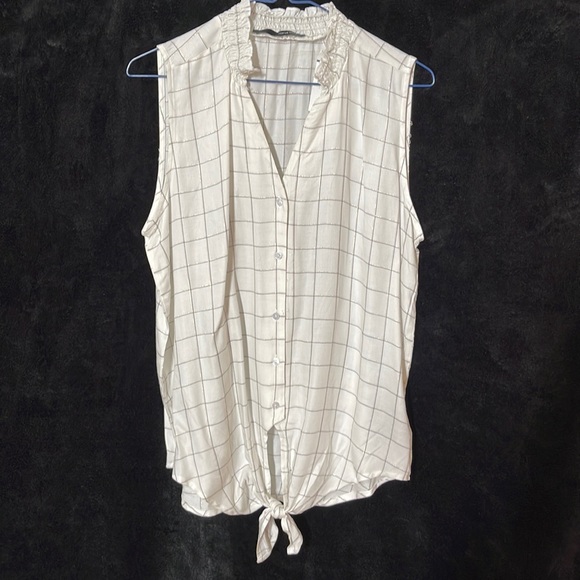 🌺A sleeveless shirt - Picture 1 of 6